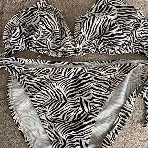 Old Navy size XL bikini top.  Size small bottom. Zebra stripe